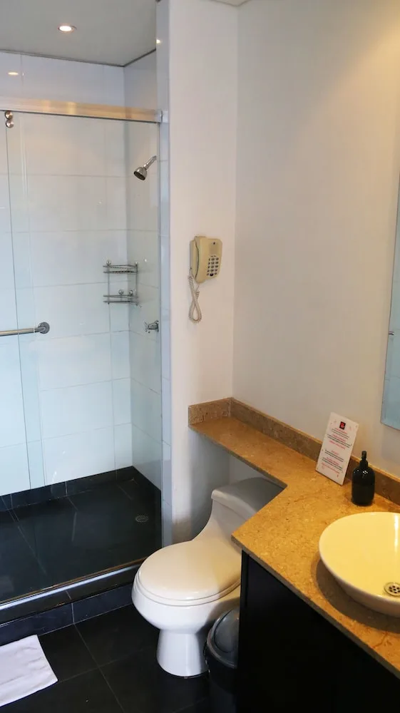 1 Bedroom, Family Suite, King Bed, 2 Murphy Beds, Kitchen، 104 Art Suites 4/4