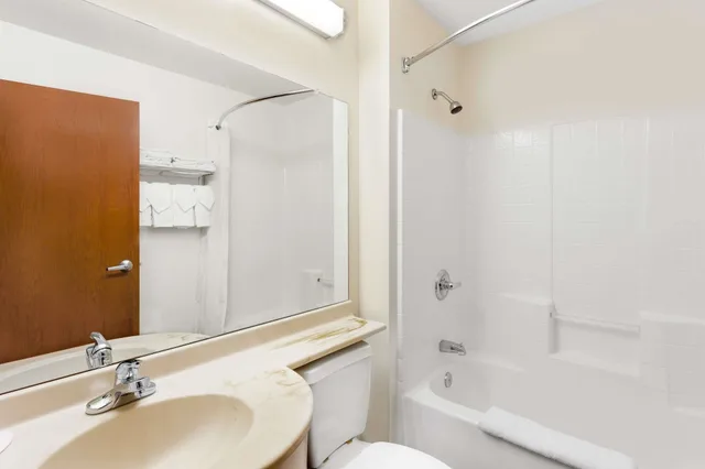 Studio, Suite, Queen Bed, Microtel Inn & Suites by Wyndham Wellton 2/2