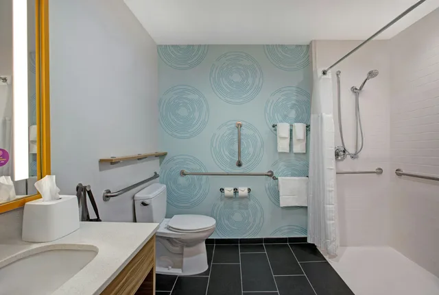 Room, 2 Queen Beds, Accessible, Tru by Hilton Austin Airport, TX 3/5