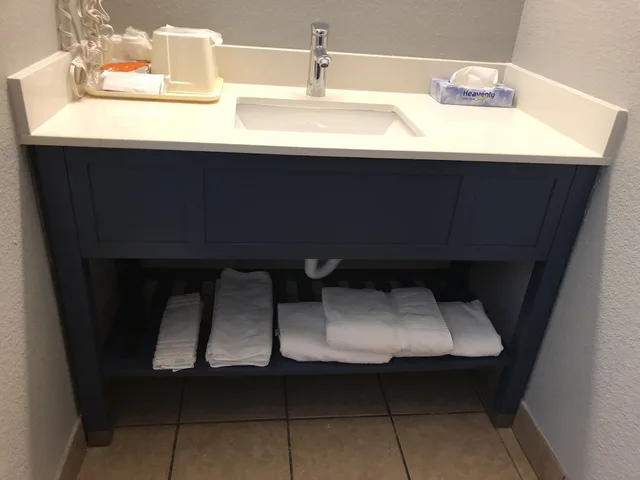 Suite, King Bed, Bathtub, Accessible, AmericInn by Wyndham New Braunfels 5/5