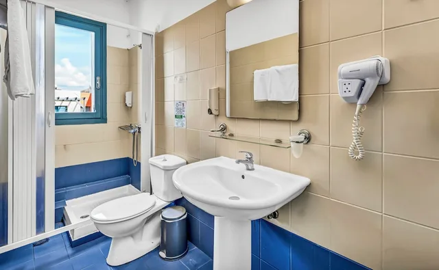 Room, 3 Beds, Lateral Side Sea View، Marilisa Hotel 3/3