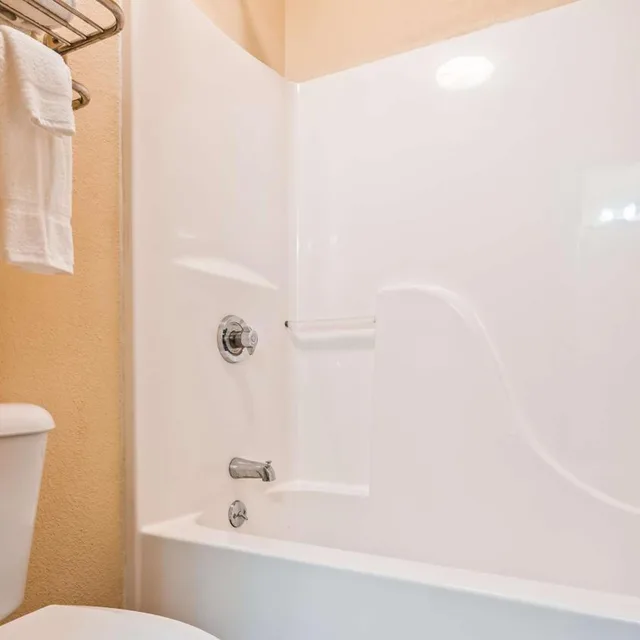 جناح بسرير كينج بجاكوزي، Best Western Muncie 9/9