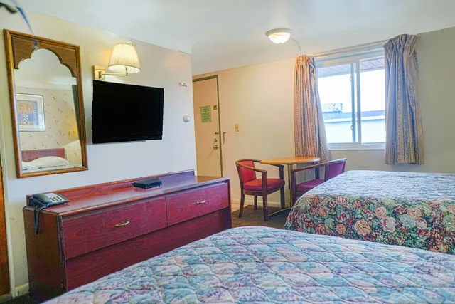 غرفة بسريرين مزدوجين، Bay Motel By OYO Bay City 4/6