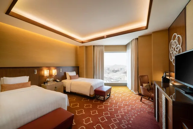 غرفة بسريرين منفصلين بإطلالة على المدينة، فندق جبل عمر ماريوت مكة(Jabal Omar Marriott Hotel Makkah) 6/10