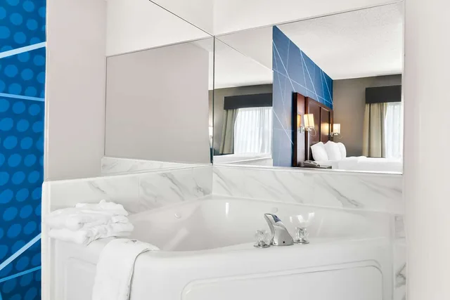 جناح بسرير كينج، Holiday Inn Express & Suites Southfield - Detroit 6/6