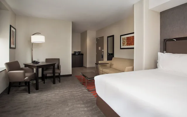 غرفة قياسية بسرير كينج، HOLIDAY INN EXPRESS SPRINGFIELD DOWNTOWN 3/8