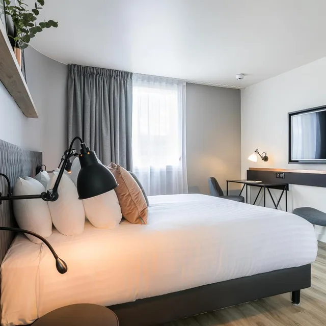 Family, Sofa, Mercure Paris Gennevilliers 7/10