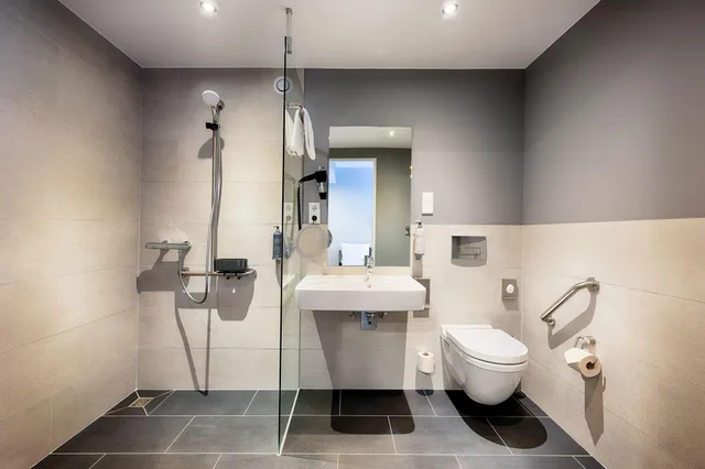 غرفة لذوي الإعاقة، Premier Inn Berlin Airport 3/4