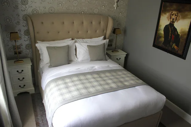 Deluxe, Double Bed, The Hayden Pub and Rooms 4/5