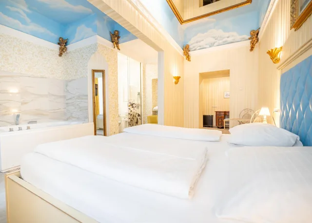 Relax, Suite, King Bed, Jetted Tub، Hotel Urania 2/10