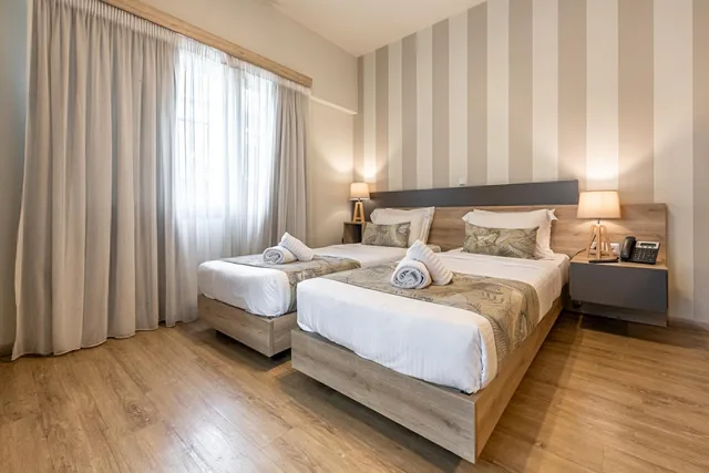 غرفة سوبيريور بسريرين منفصلين بشرفة، Hotel @ Syngrou Fix 4/7