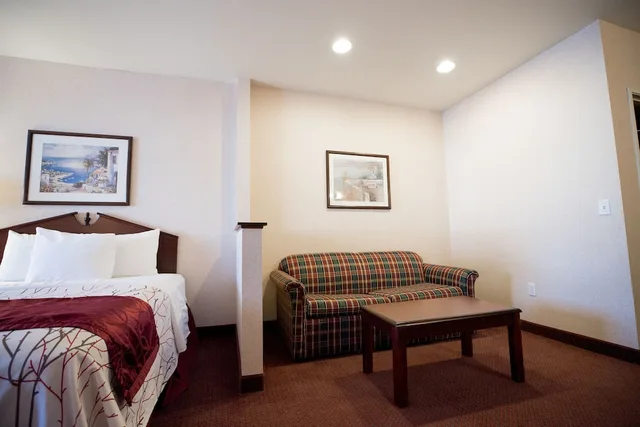 Portland Suites Airport East، غريشام 7/25