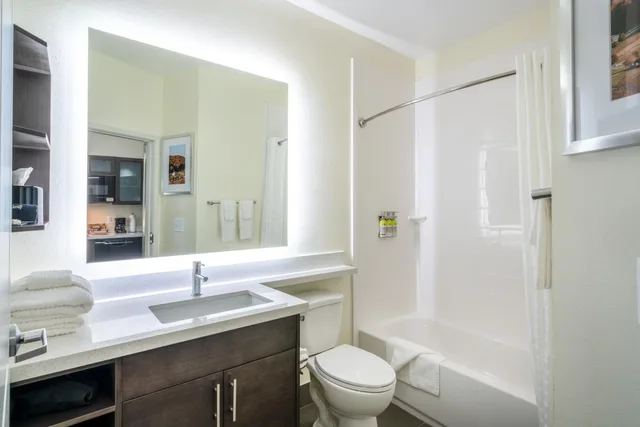 غرفة بسرير كينج لذوي الإعاقة، Candlewood Suites Nashville - Franklin 6/9