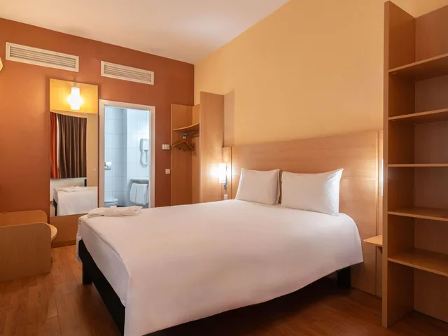 غرفة فاخرة بسرير مزدوج بإطلالة على المدينة مع أريكة، Ibis Astana Hotel 2/9