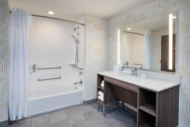 1 Bedroom, Suite, King Bed, Sofa, Bathtub, Accessible, Home2 Suites by Hilton Traverse City 2/2