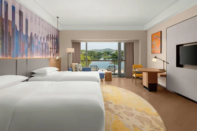 Room, Twin Beds, Lake View, Le Meridien Shanghai Sheshan 2/4