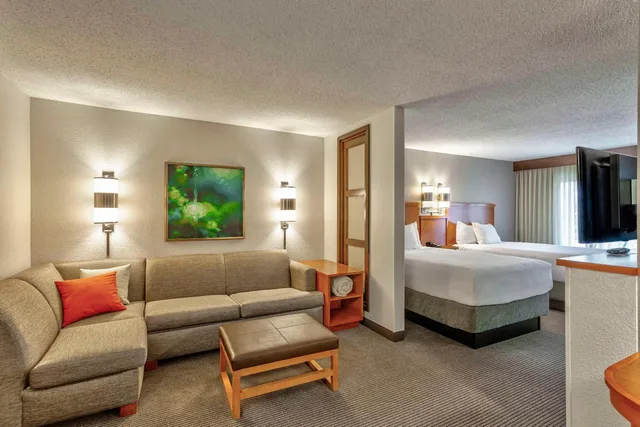 غرفة بسريرين مزدوجين مع أريكة في طابق مرتفع، Hyatt Place Kansas City/Overland Park/Convention Center 8/10