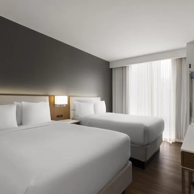 جناح بسريرين مزدوجين بغرفة نوم واحدة مع أريكة، Best Western Premier Empire State Hotel 1/3