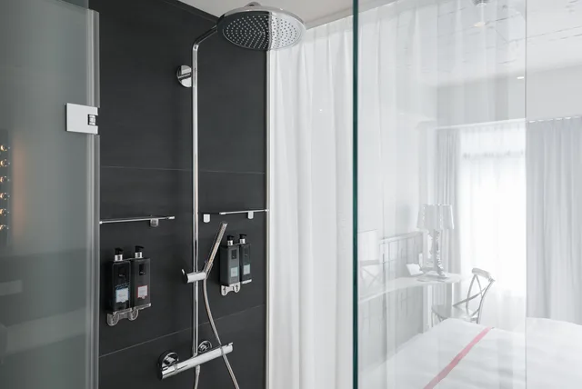 Ruby، Ruby Lucy Hotel London 3/3