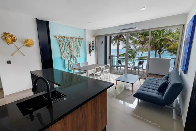 شقة فاخرة بسريرين كينج بإطلالة على البحر بغرفة نوم واحدة مع أريكة، Angelina 28 Beachfront by Nah Hotels 2/3