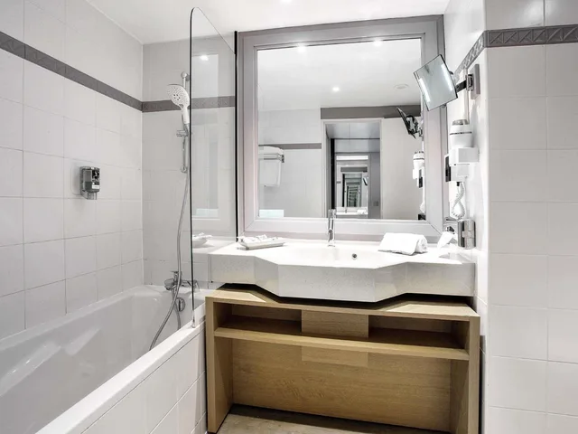 جناح جونيور بسرير مزدوج مع أريكة، Mercure Toulouse Aeroport Golf De Seilh 3/4