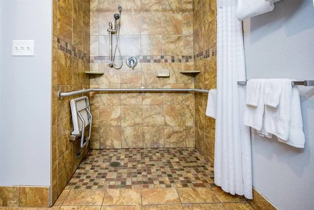 غرفة قياسية بسرير كوين لذوي الإعاقة، Microtel Inn & Suites by Wyndham Cheyenne 8/8
