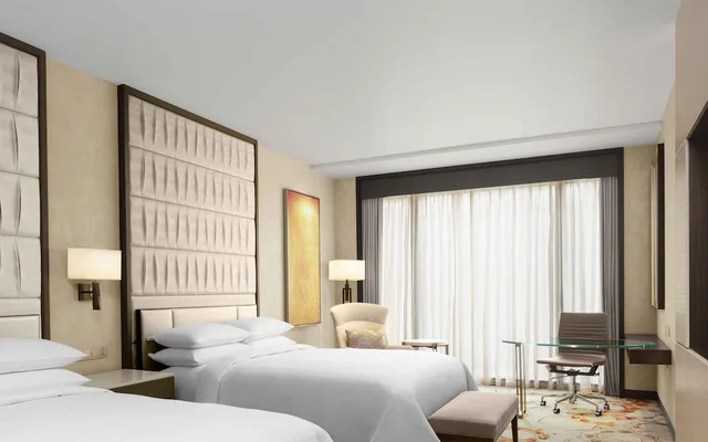 غرفة كلوب بسريرين كوين، Sheraton Manila Hotel 1/3