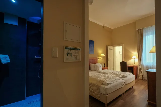 غرفة بسريرين منفصلين، Hotel Savoy Hanover 7/10