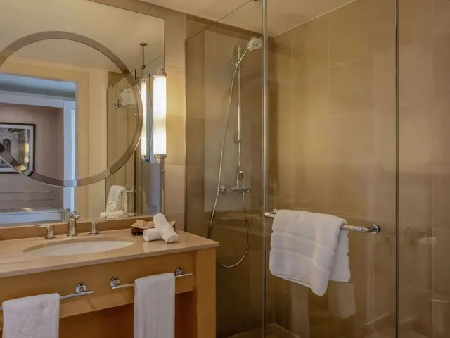جناح ديلوكس بسرير كينج، Movenpick Hotel Beirut 6/6