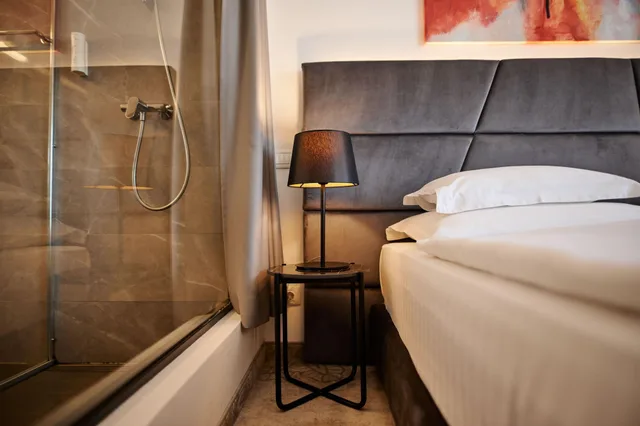 غرفة عائلية ثلاثية بإطلالة على البحر، Paris Hotel 3/6