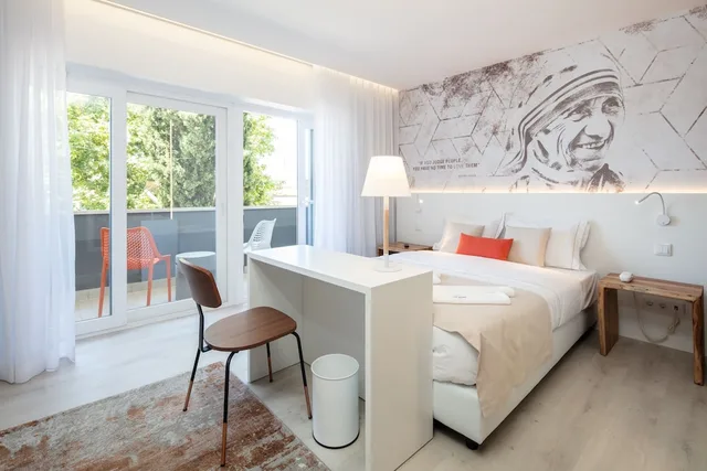 غرفة قياسية ثلاثية بسرير مزدوج وسرير فردي، The ICONS Lisbon Central Hotel 1/6