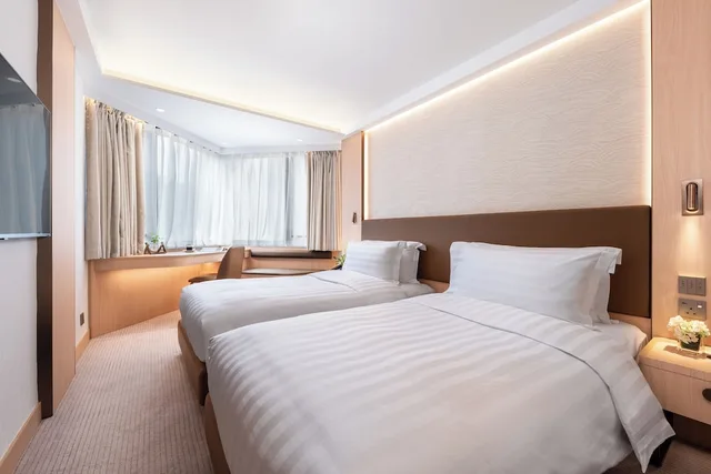 غرفة ديلوكس بسريرين منفصلين بإطلالة على المدينة، The Kimberley Hotel Hong Kong 1/1