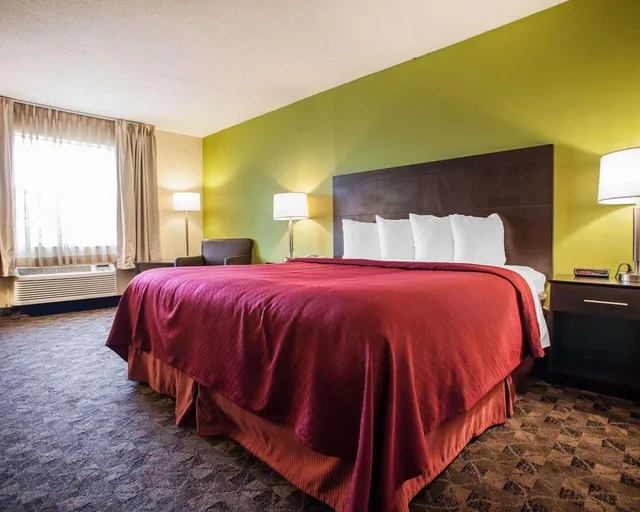 غرفة بسرير كوين، Quality Inn Saint Louis Airport 4/5