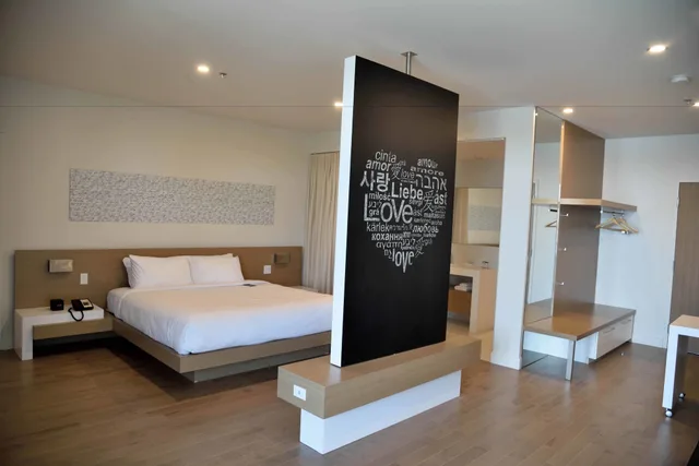 Junior Suite, King Bed, Golf Course View, Sofa، La Cache du Lac Champlain by C Hotels 3/4
