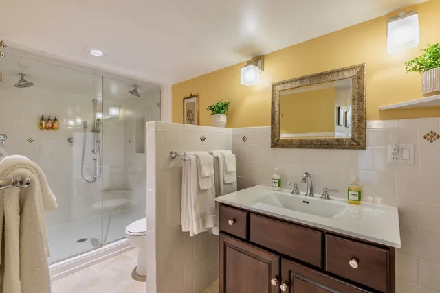 Presidential, Suite, Villa, King Bed, Sofa, Living Area, Pet Friendly, Patio, Kitchen, Wilburton Inn 3/3
