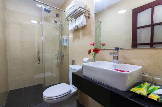 جناح عائلي بسريرين كوين بإطلالة على المدينة بشرفة، Hanoi Elpis Hotel 5/5