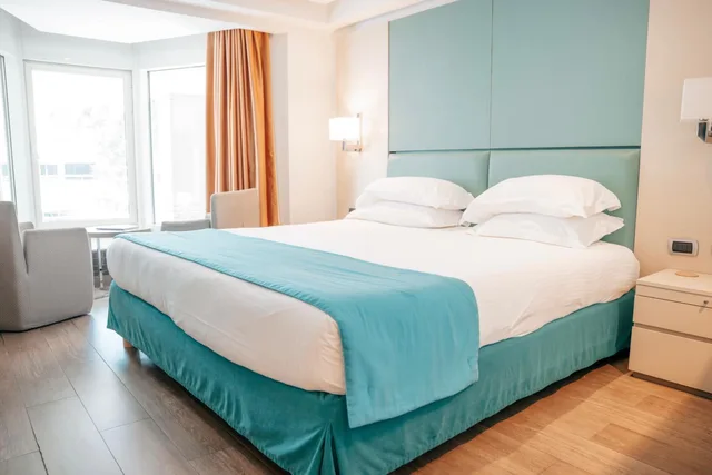 غرفة سوبيريور بإطلالة على المرفأ، Port Palace Hotel 3/10