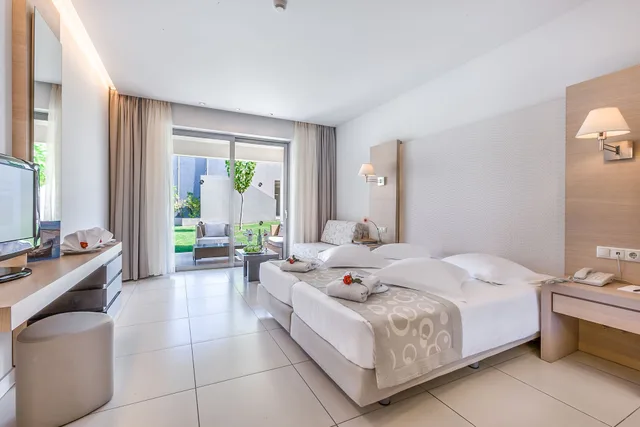 جناح تنفيذي بسريرين منفصلين بغرفة نوم واحدة مع أريكة، Astir Odysseus Kos Resort and Spa 5/10