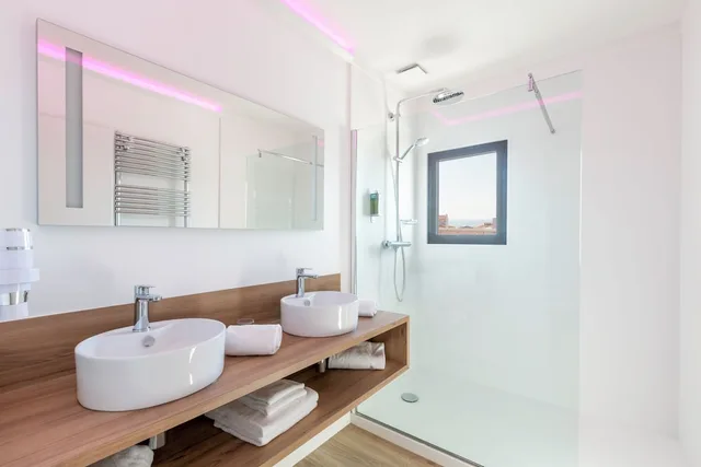غرفة ديلوكس بسرير كوين، Hotel Kemaris 8/10