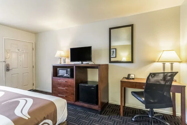 Efficiency, King Bed, Accessible، Quality Inn Fresno Near University 3/6