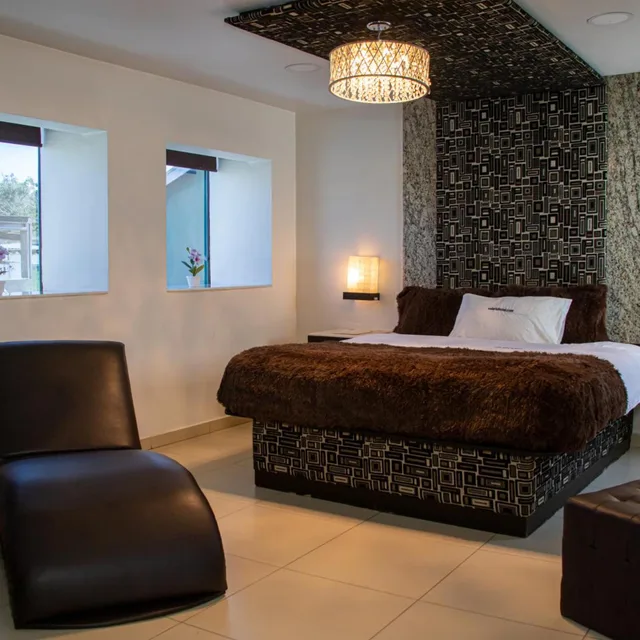 جناح بسرير كوين، Hotel Velario 1/10