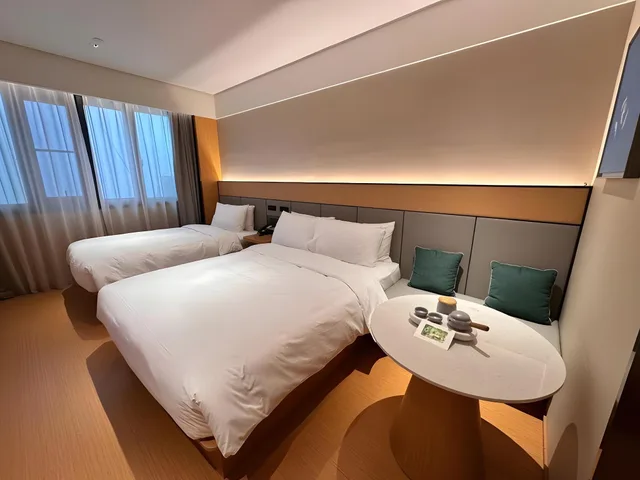 غرفة ديلوكس عائلية بسرير مزدوج وسرير فردي، JI Hotel Shanghai The Bund Jiujiang Road 2/2