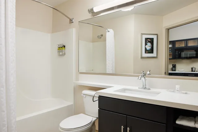 جناح بسرير كينج بغرفة نوم واحدة لذوي الإعاقة، Candlewood Suites Charleston - Northwoods, an IHG Hotel 4/4