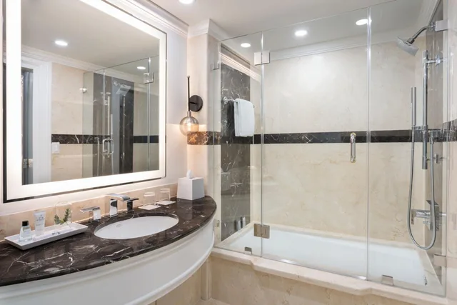 Guest Room, 2 Double Beds, City View, Concierge Level, JW Marriott Miami 6/6
