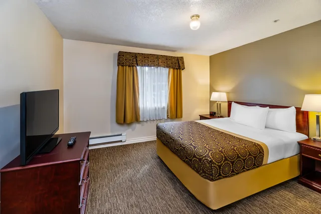 جناح بسريرين كوين، Econo Lodge Inn & Suites High Level, AB 2/5