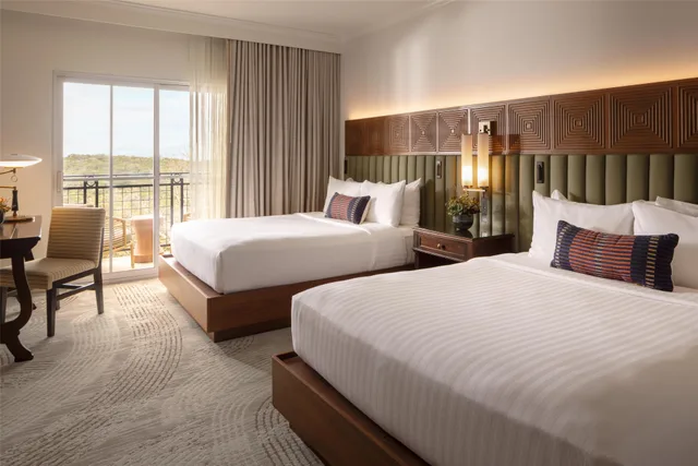 Guest Room, Deluxe, 2 Queen Beds, Pool View, Signia by Hilton La Cantera Resort & Spa 2/4