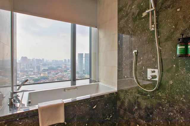 جناح جونيور مع دخول الصالة، Crowne Plaza Kuala Lumpur City Centre 4/4