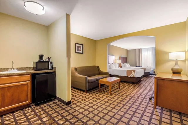 جناح بسريرين كوين مع أريكة، Quality Inn & Suites Georgetown - Seaford 6/10