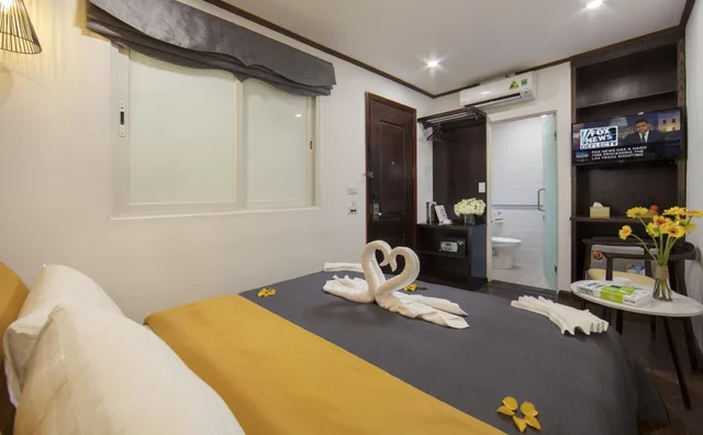 Superior, Double Bed, No Window، Mayflower Hotel Hanoi 2/2