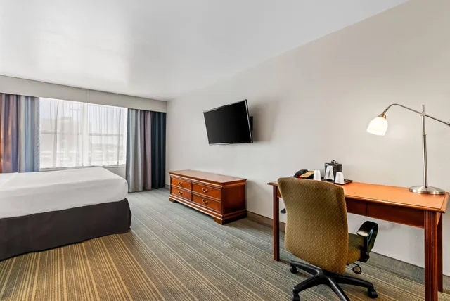 استوديو بسرير كينج، Country Inn & Suites by Radisson, Chambersburg, PA 2/3